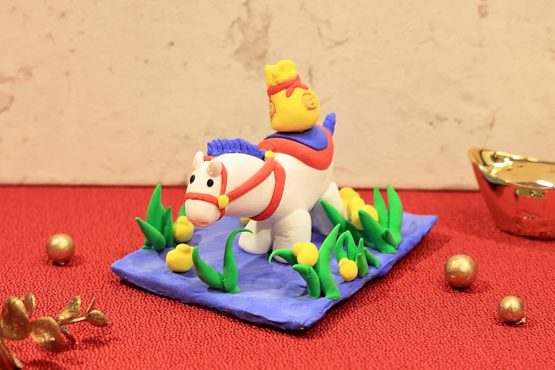 鶯歌陶瓷博物館春節期間將推出趣味陶藝手作課程—福氣小馬。
