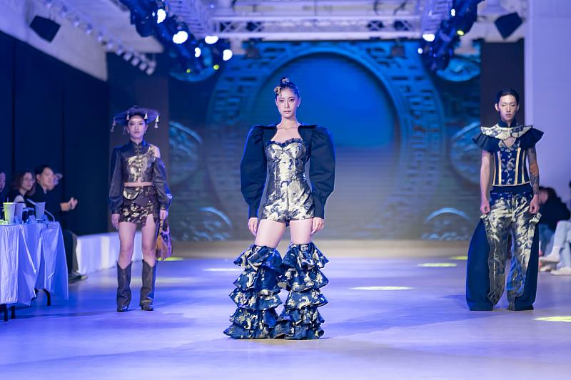 溫詩怡、薛意璇、蔡馥謙的作品《清潮美浪》獲得第3名。