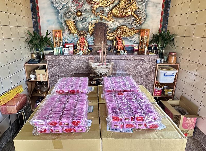 2026暨大櫻花季專屬御守,暨大特別安排至校內守護神「福安宮」進行過火儀式,象徵將土地公的守護與祝福遞交至民眾手中。