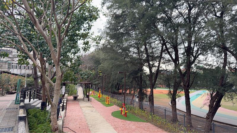 竹市汀甫圳步道東園國小段完工。