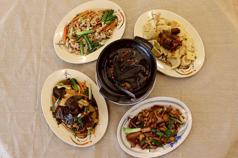 福臨飯店三代傳承客家宴，圍爐外的溫暖好滋味。