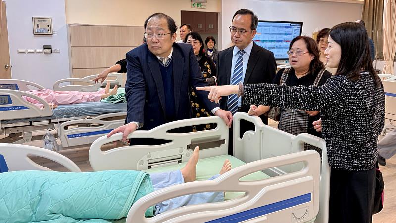 圖3、敏惠醫專蒞臨大仁科大參訪交流，由校內師長進行專業導覽，實地介紹護理系情境教學設備與臨床實作規劃，展現大仁科技大學在醫護教育實務導向與教學品質上的投入與成果。