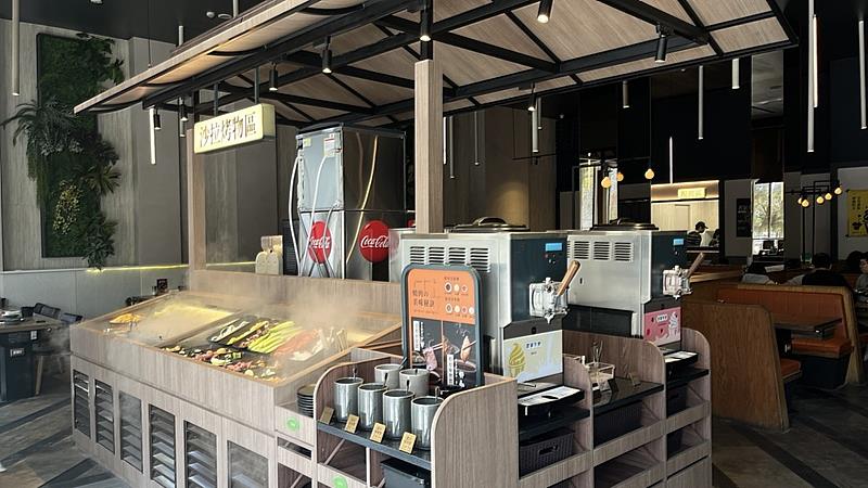 即日起至2月28日,到原燒台中公益或西屯家樂福店消費多人套餐,並出示開頭為B或L的身分證件,或地址設在台中的工作名片,就招待「海味雙拼」1份。