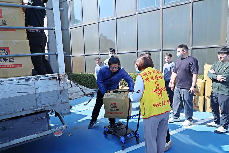 嘉義市認購雲林高麗菜，並捐贈予各社福機構據點。