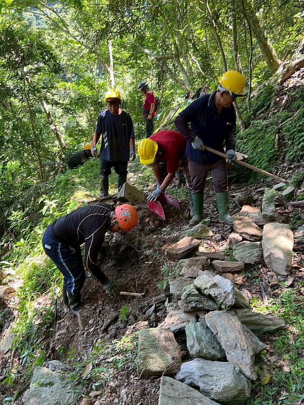 踏訪百年日治古道 「八通關越嶺道路鹿鳴吊橋段」 步道修復完成迎春開放