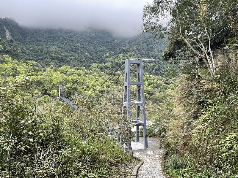 落成於1980年代的第3代鹿鳴吊橋。