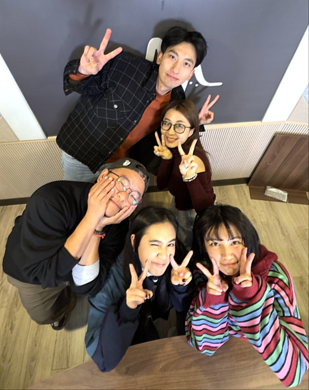 「過新年，企拿裡？」單元邀集原文會各部門社群小編，分享新年過節方式，並宣傳原視新聞、原視節目部、原廣台與「原way星球」新春特別節目。