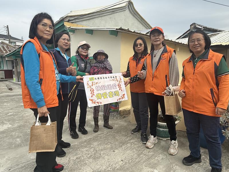 寒冬送暖不停歇，救國團台南市團委會接力關懷孤老長者，讓愛延續到社區每個角落。