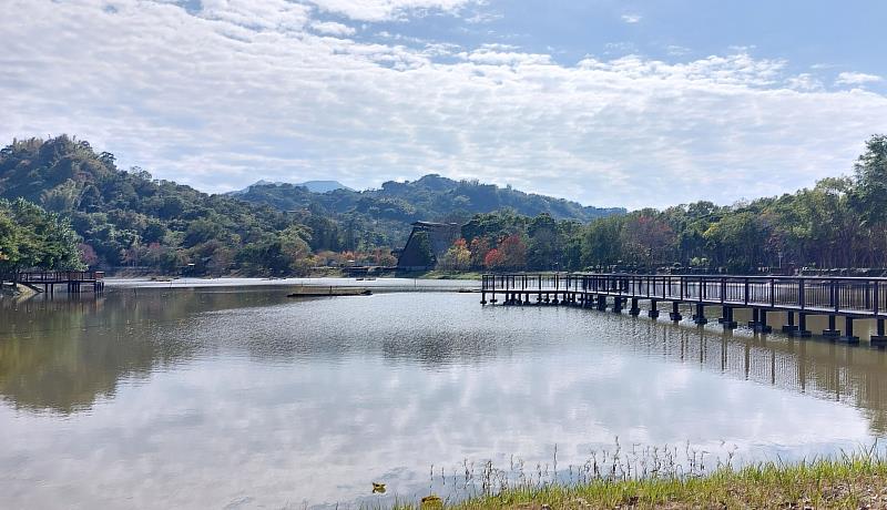 文化園區湖畔景致