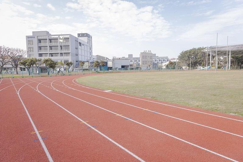 竹市香山綜合運動場改建二期操場完工開放使用