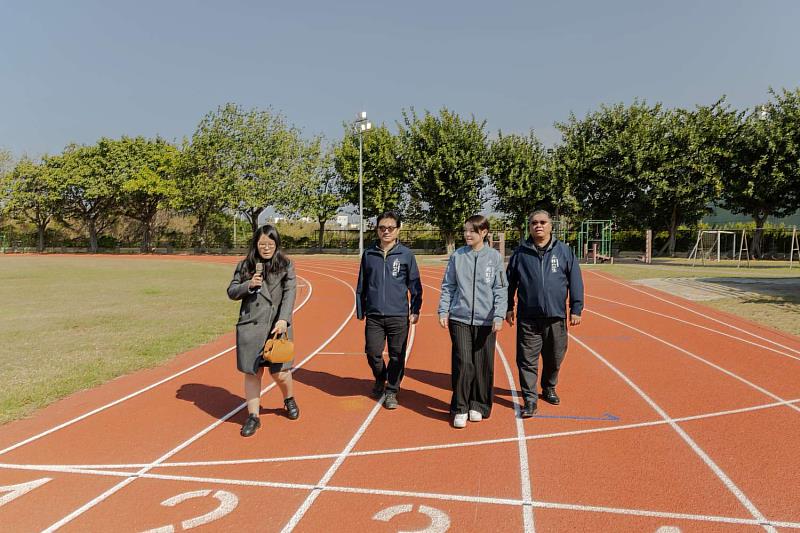 竹市香山綜合運動場改建二期操場完工!高虹安市長視察宣布開放啟用