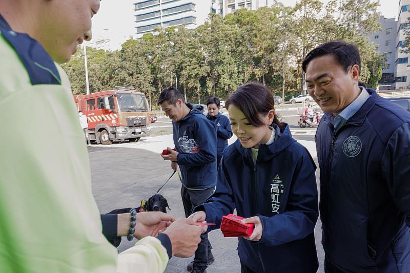 春節前夕慰問消防同仁！高虹安市長致贈加菜金感謝堅守崗位守護市民安全