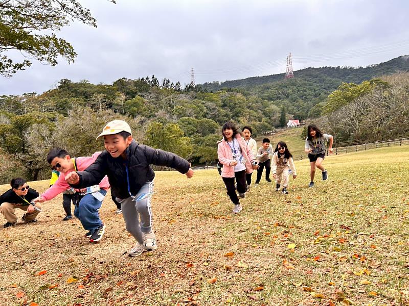 結合飛牛牧場場域特色,苗栗救國團新推出「牧野冒險王.星野大地探索營」。