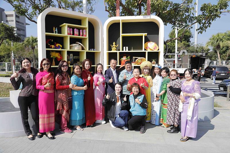 翁章梁視察2026台灣燈會社規師、新住民及鄒族燈區