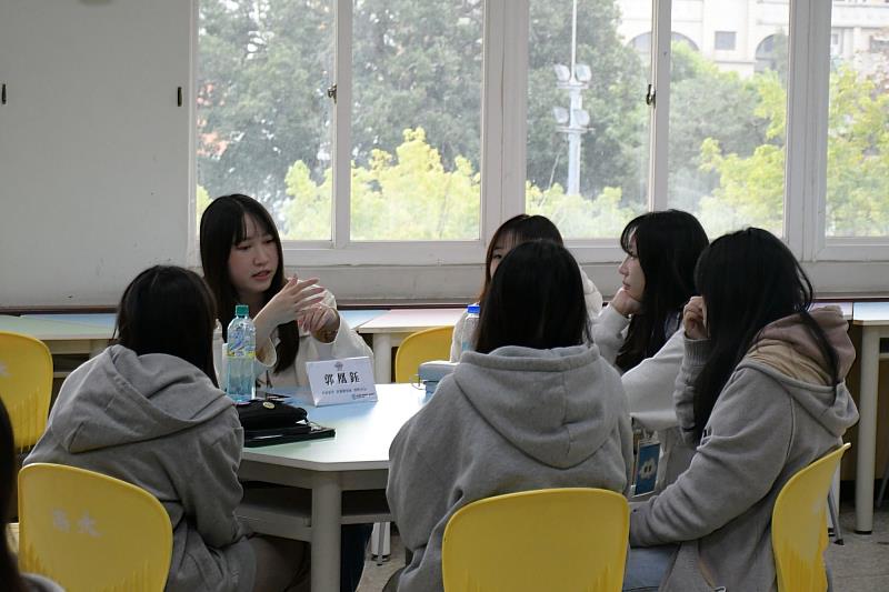 南大經管系透過分桌交流設計，引導高中生從真實職場經驗出發，建立對管理專業與未來發展的具體認識。