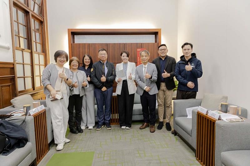 與會長官與貴賓合影。