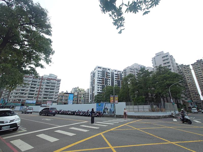 統一超商投資超過9億元在高雄榮總生活圈打造地下二層、地上六層的複合式建築「悠活生活館」。