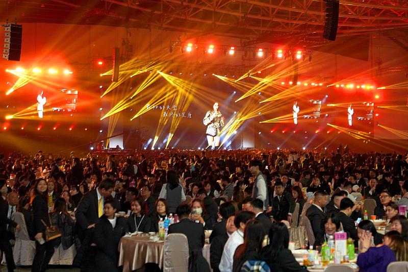 永慶加盟四品牌北台灣斥資2700萬，席開920桌，慰勞北台灣7縣市近萬名夥伴和眷屬(永慶房產集團提供)