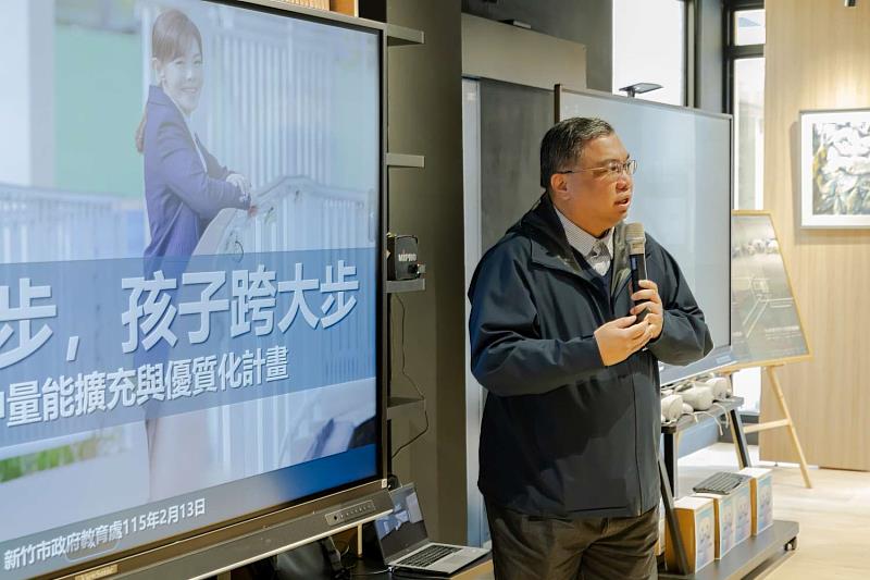 教育處長林立生簡報說明。