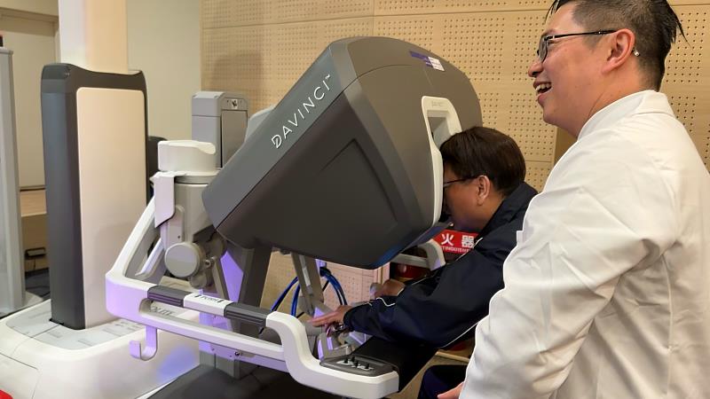 新北市首座單孔達文西設備啟用 深化先進醫療技術以守護市民健康