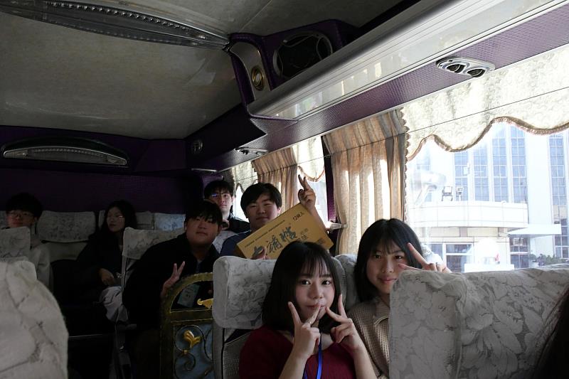 南大經管系蕭詠璋主任帶領2026南大經管營走進統一企業總部，透過實地參訪深化高中學員對企業管理與集團營運的認識。