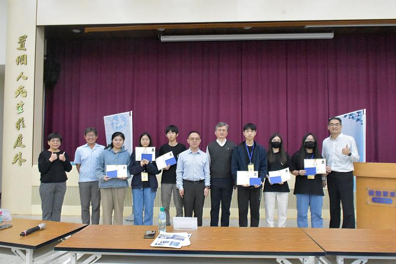 南大經管營學員於臺鹽生技總公司進行AI行銷提案發表，展現智慧管理與團隊策略整合能力。