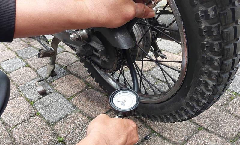 成功工作站針對保林機車胎壓進行全面檢測