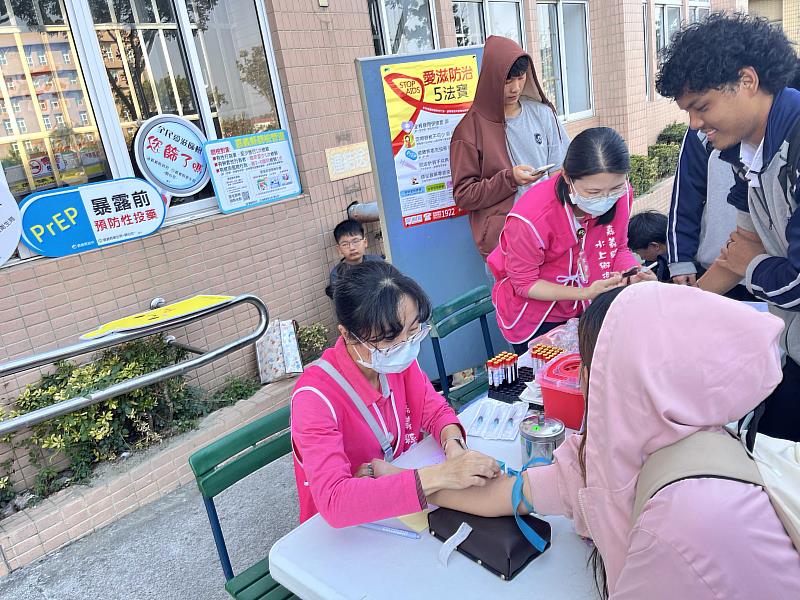 浪漫情人節,嘉縣走進校園「愛篩檢 守護健康」