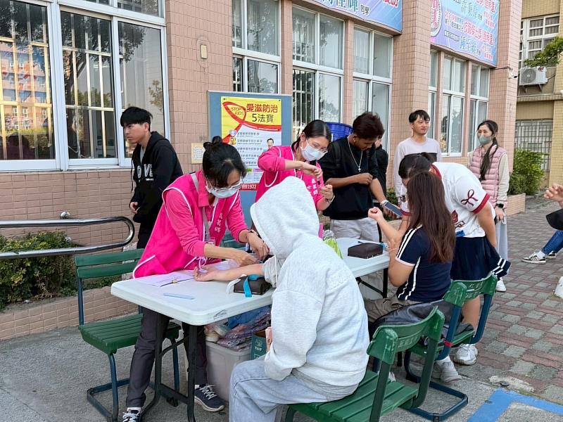 浪漫情人節，嘉縣走進校園「愛篩檢 守護健康」