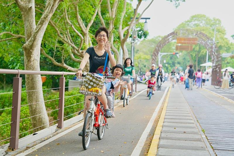 嘉油鐵馬道深受民眾喜愛，適合全齡遊憩。