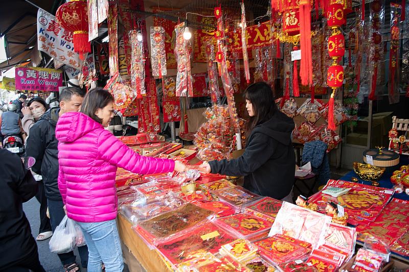 市場貨源齊備、價格平穩。