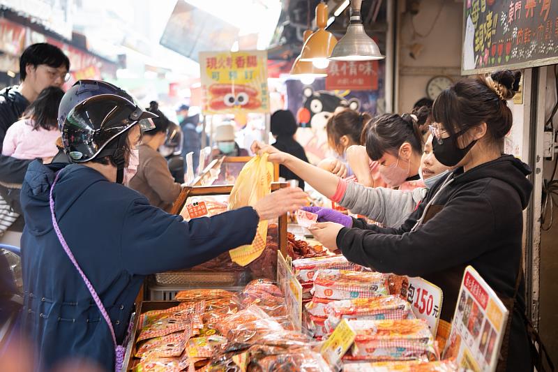 市場貨源齊備、價格平穩。