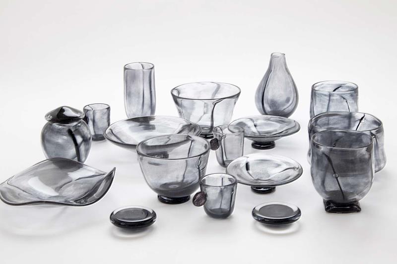 陳建志創作之「黑玉」系列生活器物，以現代純黑玻璃技術挑戰輕薄質感。