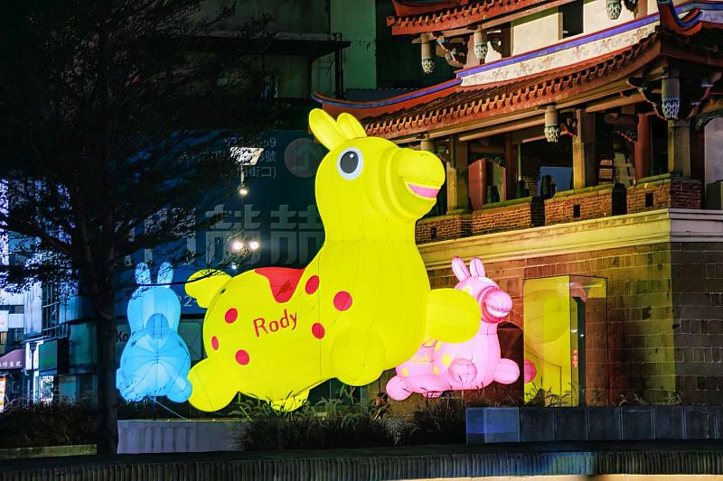 「2026新竹過好年」系列活動以「RODY跳跳馬」為主題舉辦23天的燈會展演。