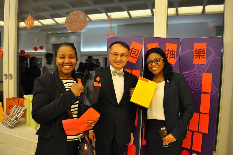 外賓體驗紅包抽抽樂。