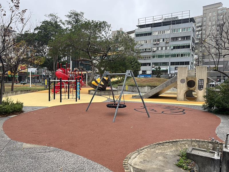 竹市中央公園兒童遊戲場優化完成。
