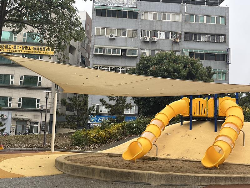 竹市中央公園兒童遊戲場優化完成。