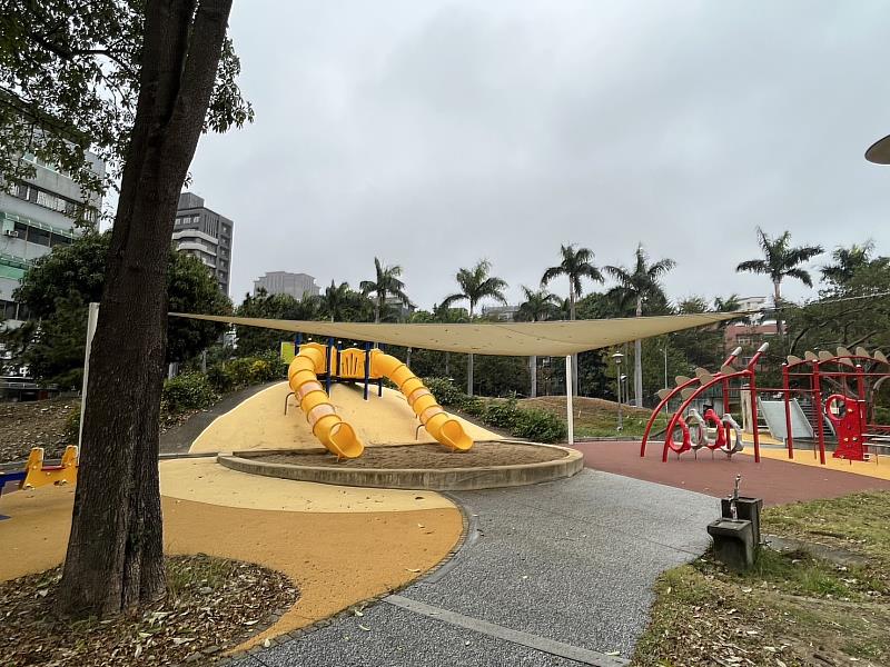 竹市中央公園兒童遊戲場優化完成。