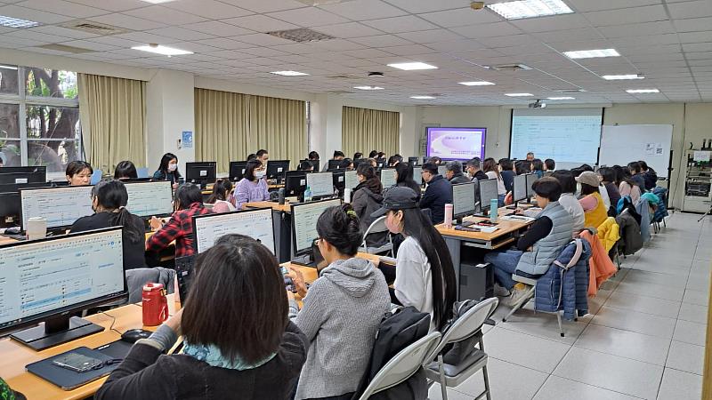 阿亮校長講解Gemini的核心特色與操作介面。