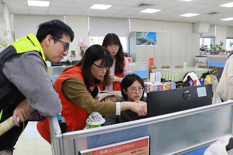 新竹地所與新北市三重地所業務相互請益交流。