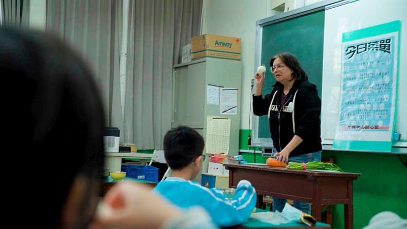 校園營養師照顧學童營養健康。