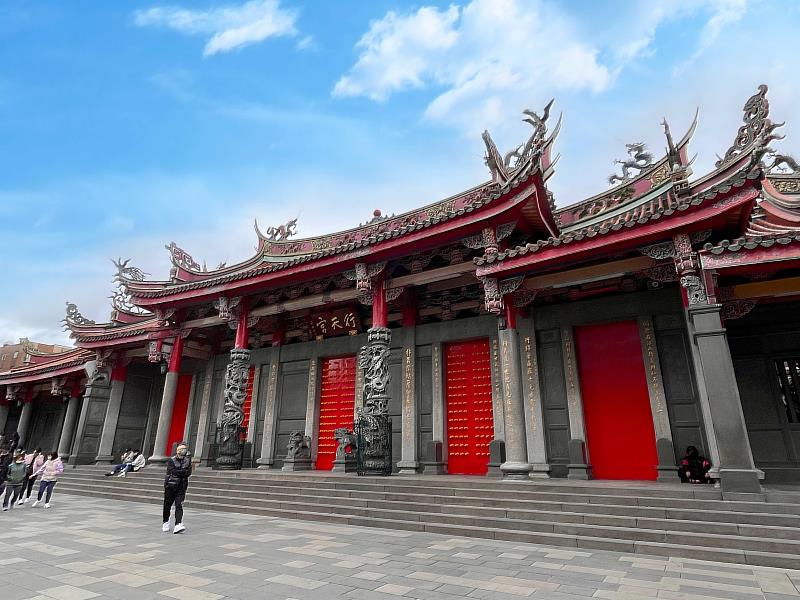 永慶盤點2025年台北市著名5大廟宇周遭房市價量表現,其中行天宮周邊住宅交易最熱絡。
