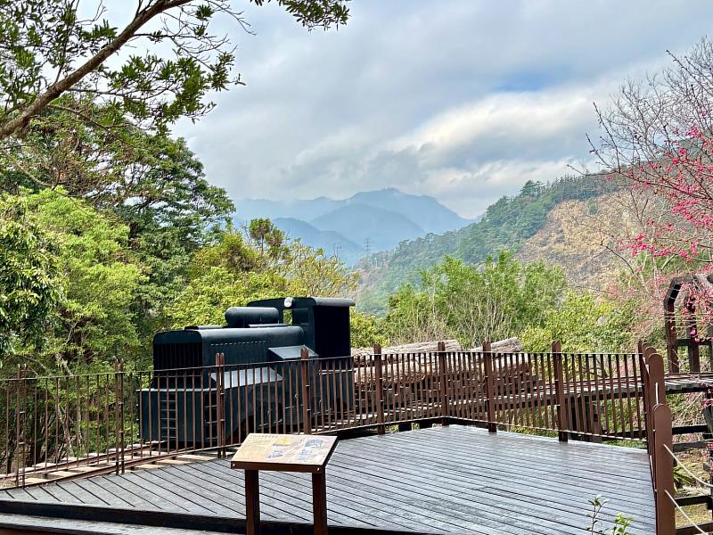 八仙山過往林鐵運材痕跡，藉意象重現。