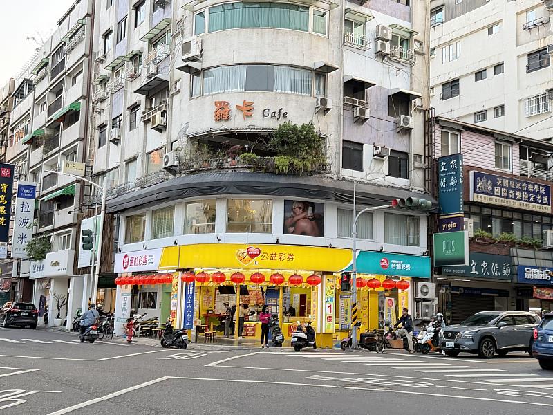 位於南高雄核心的「苓雅區」，商業活動熱絡、彩券行林立，反映成熟生活機能。（永慶房產集團提供）