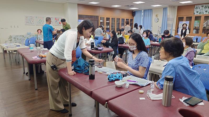 勞工大學芳療系列課程資料照。