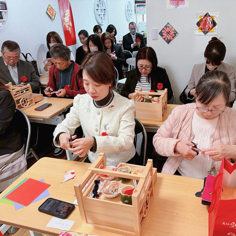 活動安排剪紙體驗。