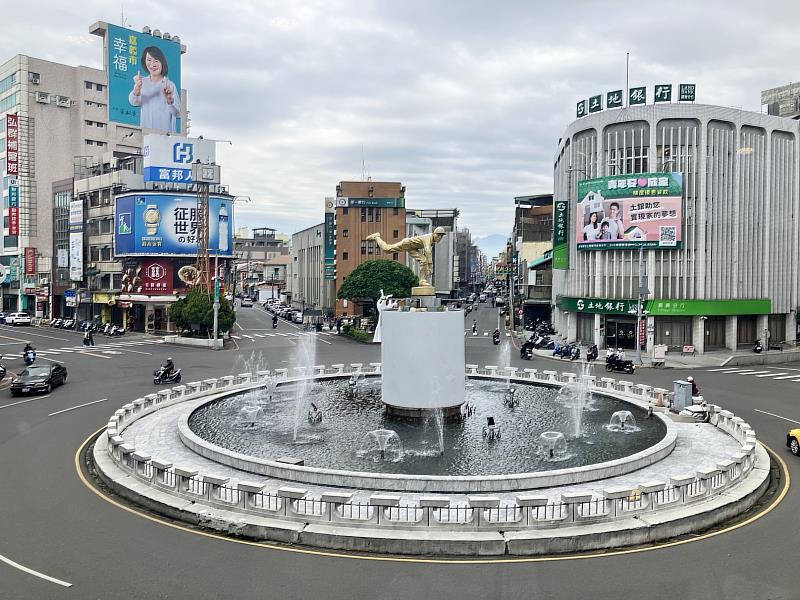 嘉義市圓環王牌投手KANO雕像2月26日進廠大保養(1)