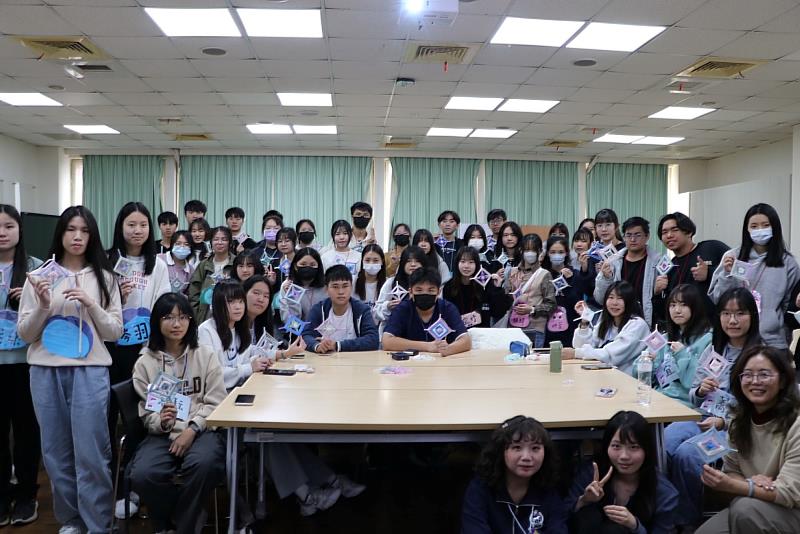 營隊合照（藝術治療課程）。