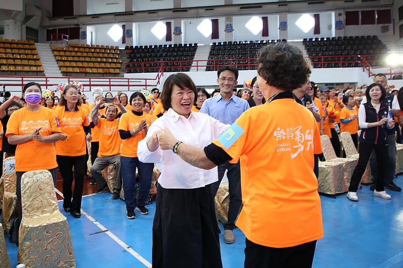 黃敏惠市長與長者齊聚同樂。