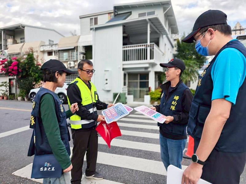 開學首日 東警波麗士與你「童」在一起